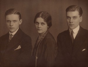 Georg, Margareta, Boris. Gåva till föräldrarnas bröllopsdag 1928