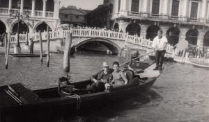 Kickan med sin pappa i Venedig 1966